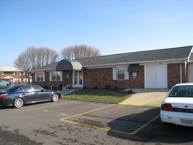 Diamond Valley Apartments in Evansville, IN - Building Photo - Building Photo