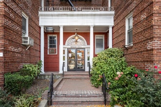 The Romney in Forest Hills, NY - Foto de edificio - Building Photo