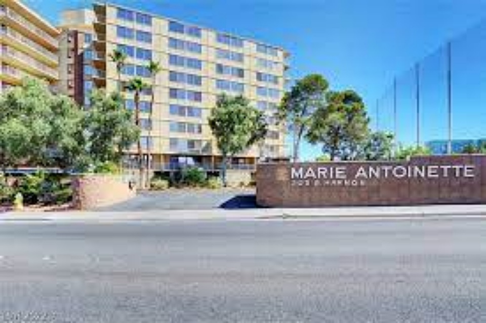 205 E Harmon Ave, Unit 114 in Las Vegas, NV - Foto de edificio