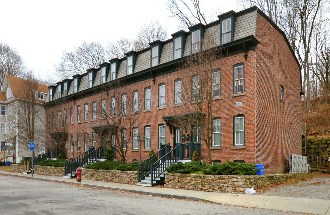 88 Chestnut St in Norwich, CT - Building Photo