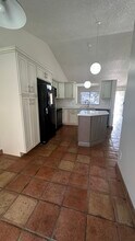 1618 E Sandra Terrace in Phoenix, AZ - Building Photo - Building Photo