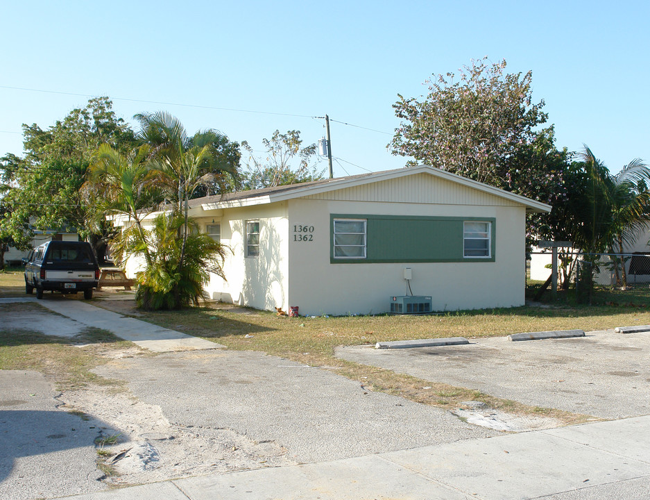 1300-1362 NW 10th St in Homestead, FL - Foto de edificio