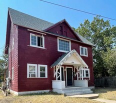 109 S Maple St in Hutchinson, KS - Building Photo