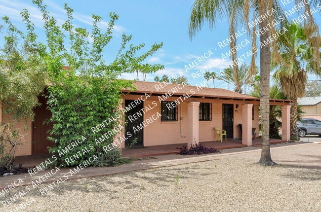 947 N Alvernon Way in Tucson, AZ - Building Photo - Building Photo