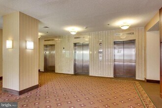 3709 S George Mason Dr in Falls Church, VA - Foto de edificio - Building Photo