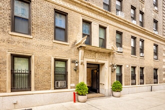 310 W 106th St in New York, NY - Foto de edificio - Building Photo