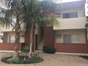 14718 Magnolia Blvd in Sherman Oaks, CA - Foto de edificio - Building Photo