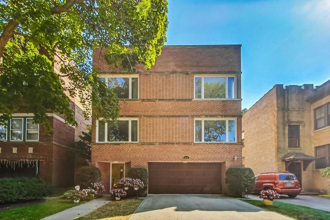 1106 Hull Terrace in Evanston, IL - Building Photo