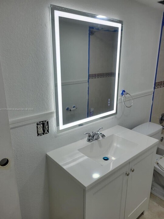1875 W 56th St in Hialeah, FL - Building Photo