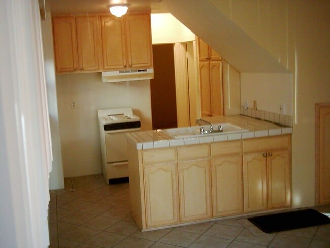 1154 Cedar Ave in Long Beach, CA - Building Photo - Building Photo