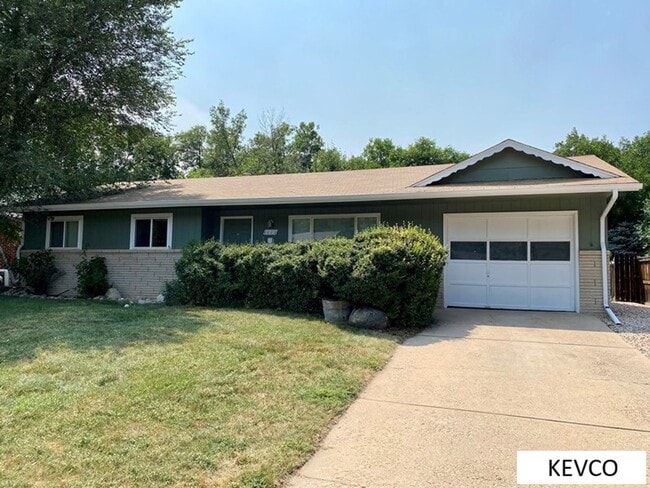 property at 1113 Hillcrest Dr