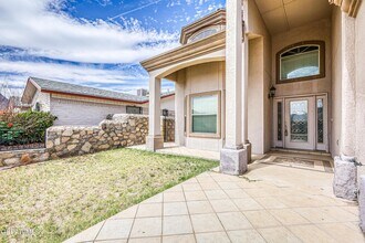 4733 R L Shoemaker Dr in El Paso, TX - Building Photo - Building Photo