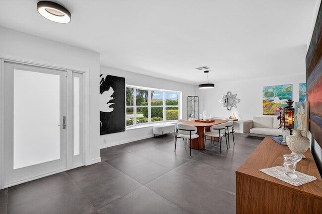 2720 NE 59th St in Fort Lauderdale, FL - Foto de edificio - Building Photo