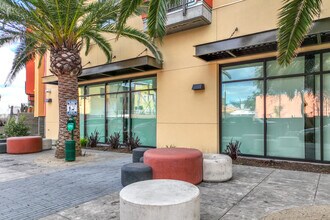 Casa Suenos in Oakland, CA - Foto de edificio - Building Photo