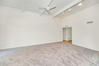 8430 E San Marino Dr in Scottsdale, AZ - Building Photo - Building Photo