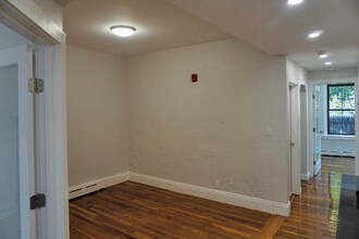 108 Willow St, Unit 114-03 in Cambridge, MA - Foto de edificio - Building Photo