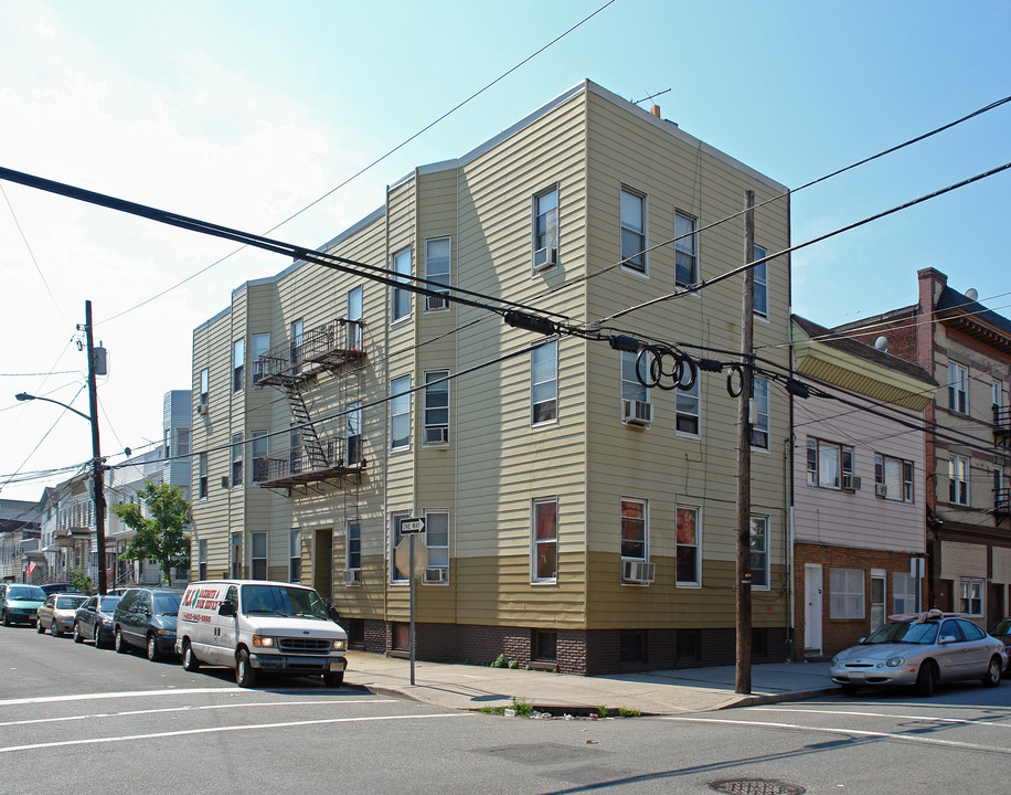 51 Irving St in Jersey City, NJ - Building Photo