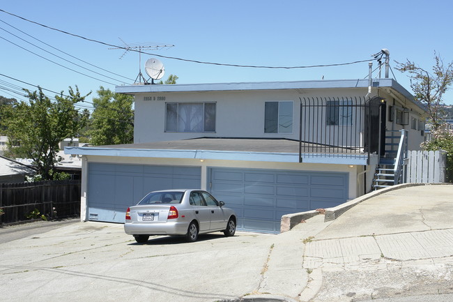 2858-2860 Brookdale Ave in Oakland, CA - Foto de edificio - Building Photo