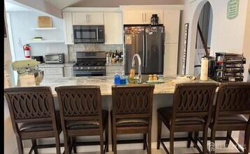 42 Albert Dr in Sayreville, NJ - Building Photo - Building Photo