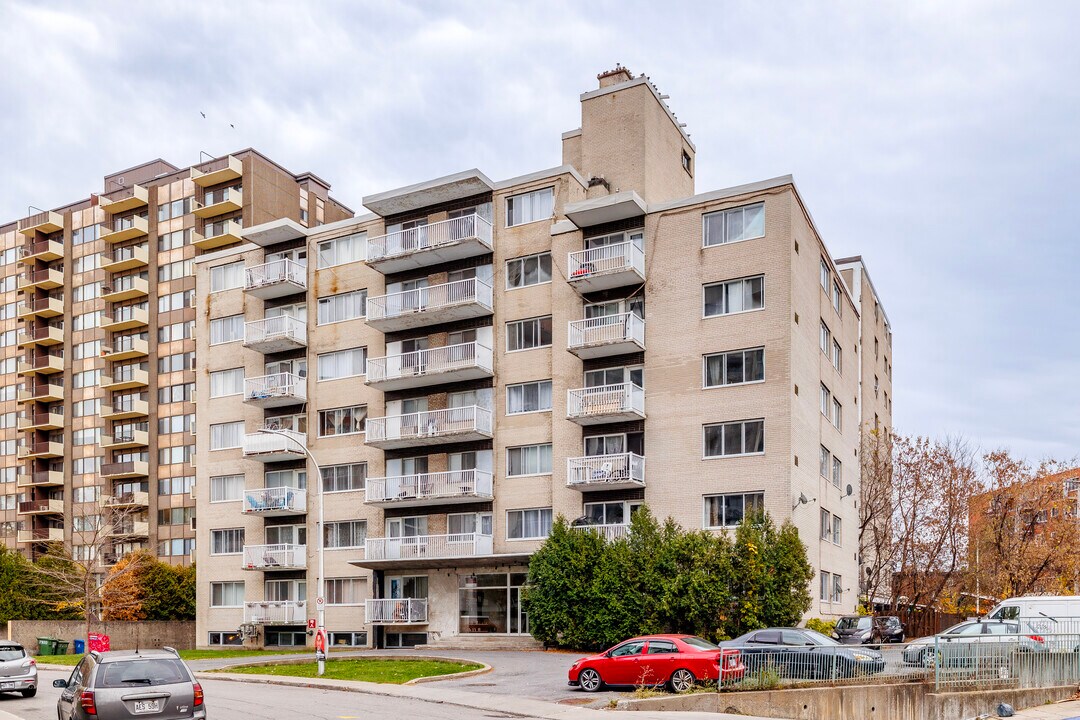 7920 Kingsley Ch in Côte-St-Luc, QC - Building Photo