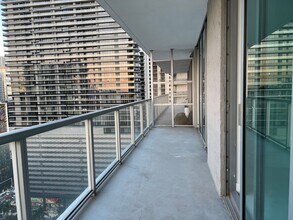 1111 SW 1st Ave, Unit 2915 in Miami, FL - Building Photo - Building Photo