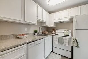 Moreland Place Apartments in Portland, OR - Building Photo