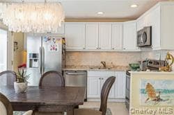 95 Springville Rd in Hampton Bays, NY - Building Photo - Building Photo