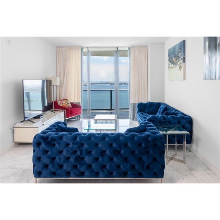 460 NE 28th St in Miami, FL - Building Photo