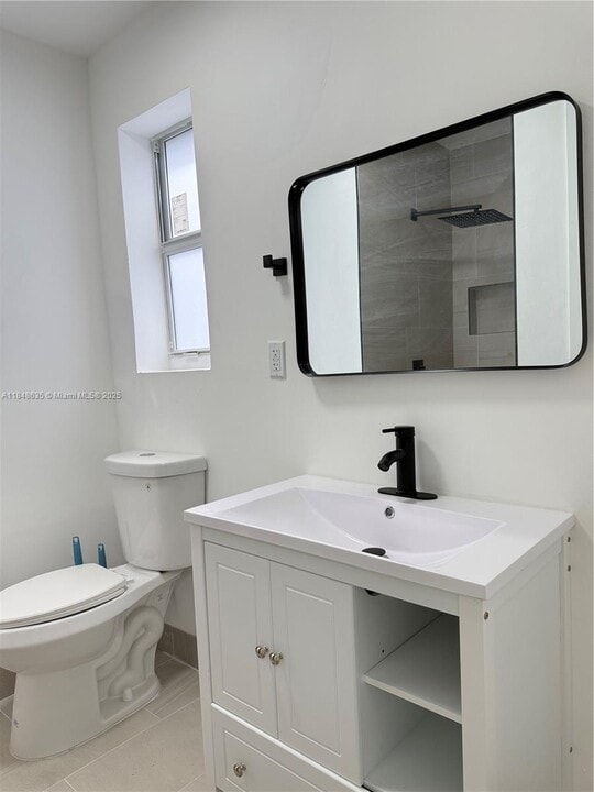 1310 NW 41st St in Oakland Park, FL - Foto de edificio