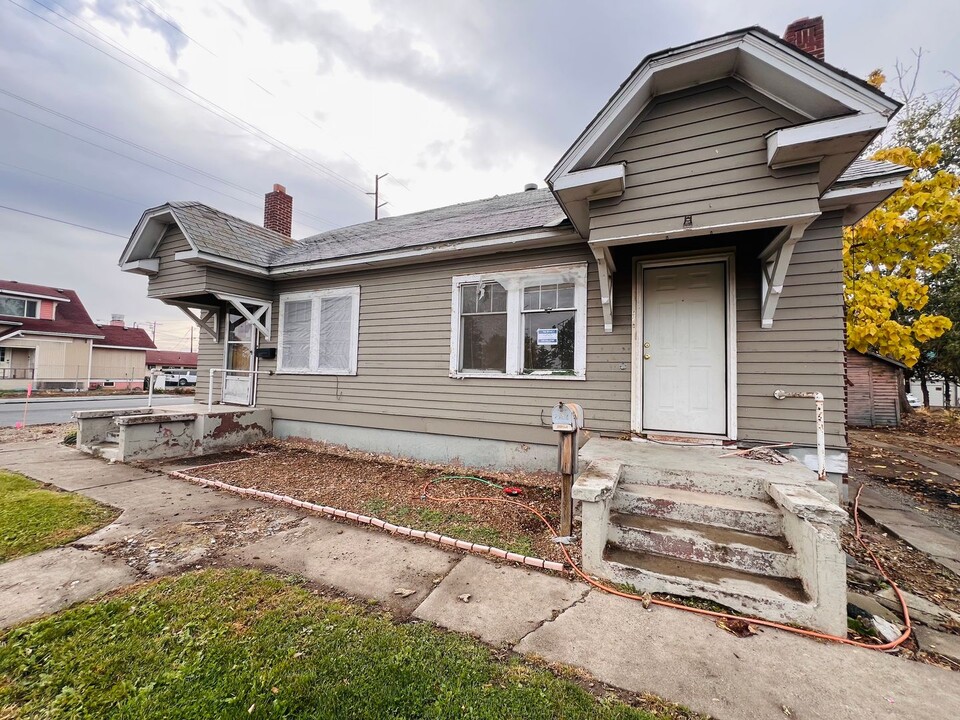 802 N 1st St in Yakima, WA - Building Photo