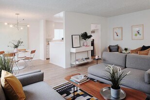 The Town House in Valley Village, CA - Building Photo