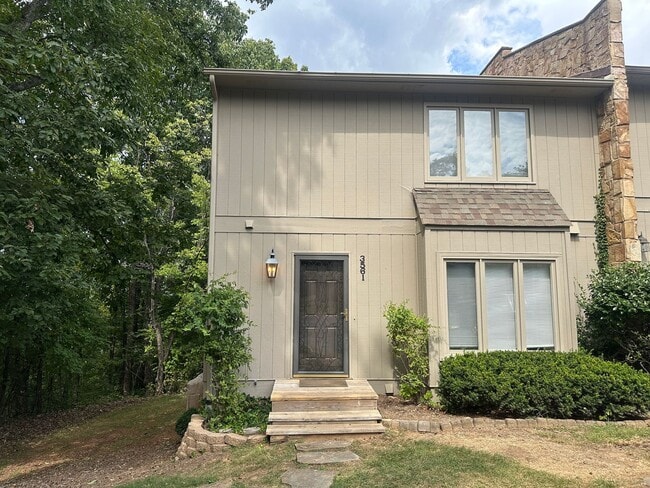 property at 3561 Londonderry Ln