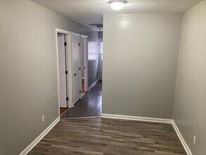 2039 Nashville Ct, Unit Side in Lexington, KY - Building Photo - Building Photo