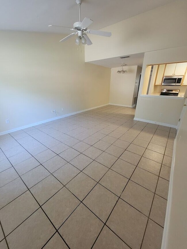 1350 Castelnau Ct in Tallahassee, FL - Building Photo - Building Photo