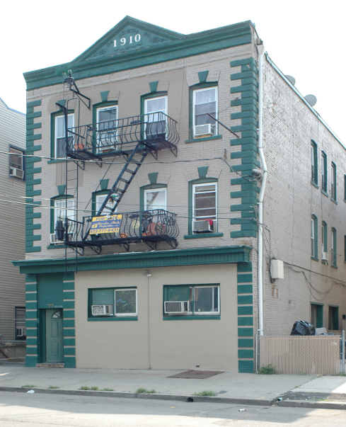 77 Hope Ave in Passaic, NJ - Building Photo