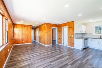 315 Lake Dr in Southold, NY - Building Photo - Building Photo