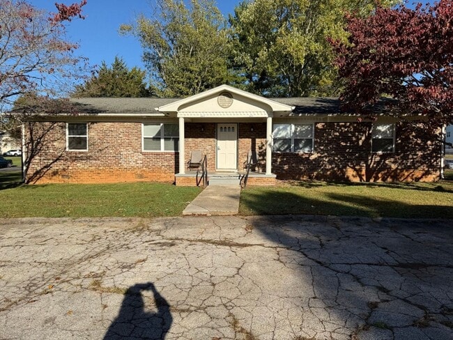 property at 1025 W Parkway Ave