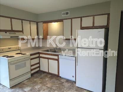 1012 NE Lindsay Ave in Lee's Summit, MO - Building Photo - Building Photo