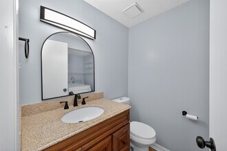 11504 Village Pl Dr in Houston, TX - Foto de edificio - Building Photo