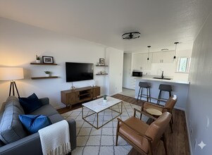 195 Madrona St, Unit A in Chula Vista, CA - Building Photo - Building Photo