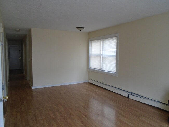 327 Augur St in Hamden, CT - Building Photo - Building Photo
