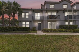 2032 Alta Meadows Ln in Delray Beach, FL - Building Photo