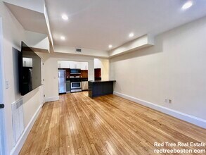 71 Babcock St, Unit 1 in Brookline, MA - Building Photo - Building Photo