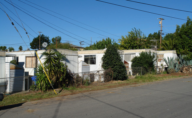 236 E Mission Rd in Fallbrook, CA - Building Photo - Building Photo