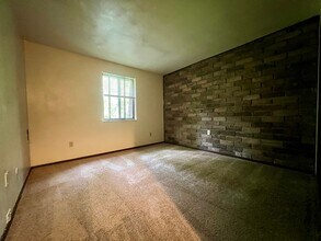 101 Kellywood Manor in New Kensington, PA - Building Photo - Building Photo