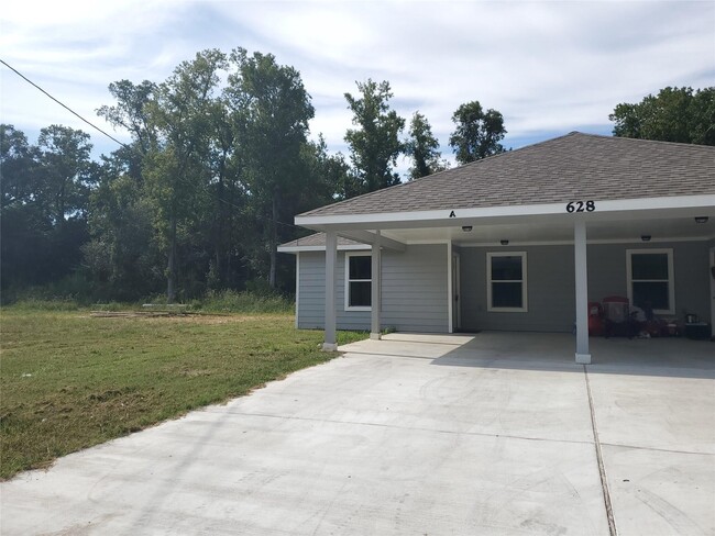 628 Luke St in Dayton, TX - Building Photo - Building Photo