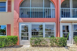 360 Charlemagne Blvd in Naples, FL - Building Photo - Building Photo