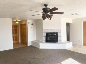 910 11th Ave NW in Rio Rancho, NM - Building Photo - Building Photo