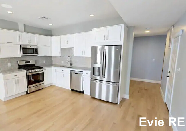 42 Hano St, Unit 1 in Boston, MA - Building Photo - Building Photo
