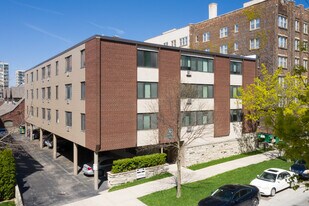 Lexington in Milwaukee, WI - Building Photo